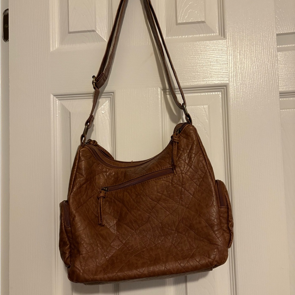 Purse. Shoulder bag.  Bueno